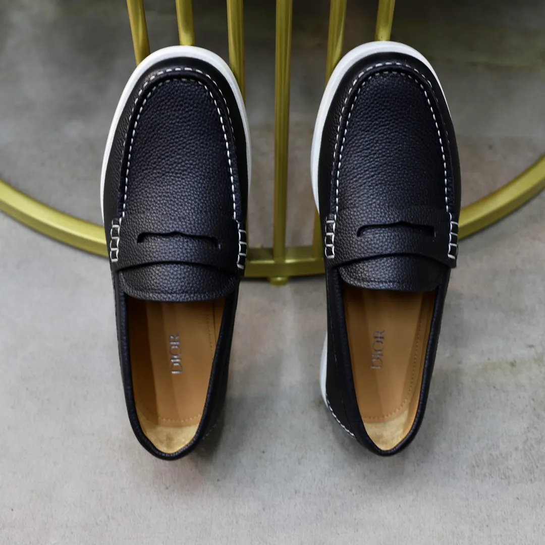Ex-factory price: 540🙅‍♂️🙅‍♂️🙅‍♂️ Brand: Dior DIOR Standard code: Men's code 38/44 (45 can be customized) Grade: Same as the official website Material: Original cowhide stitching, cowhide lining, original TPU wear-resistant soft outsole Style categories: Leisure and sports version, footwear for driving, young fashion, European and American trends, British style Color: actual picture color